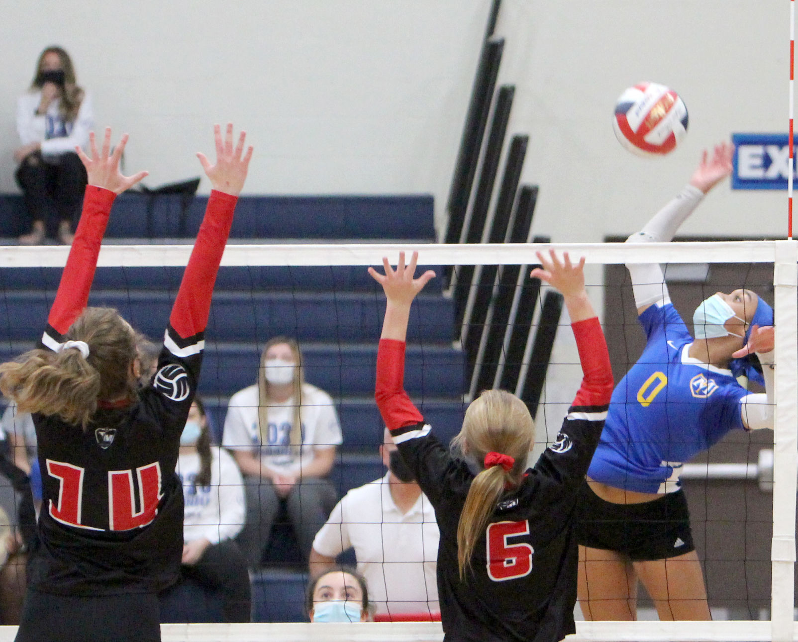 McDonell volleyball vs Prentice at Division 4 state semifinals 11-7-20
